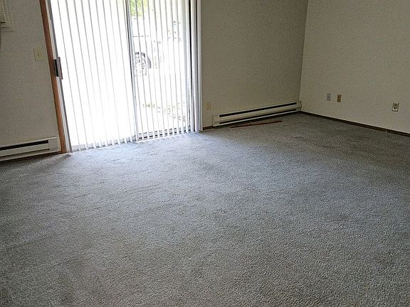 5th image of 1385 Meadowcreek Dr APT 4