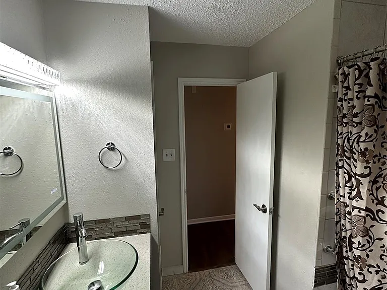 15935 Kenbrook Dr — Photo 8