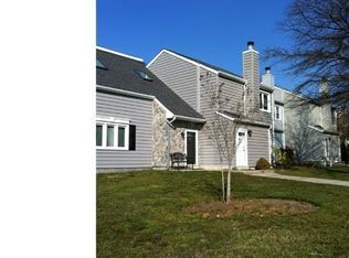 151 E Green Valley Cir, Newark, DE 19711