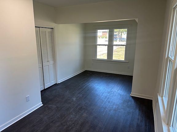 4th image of 946 W Forest Ave