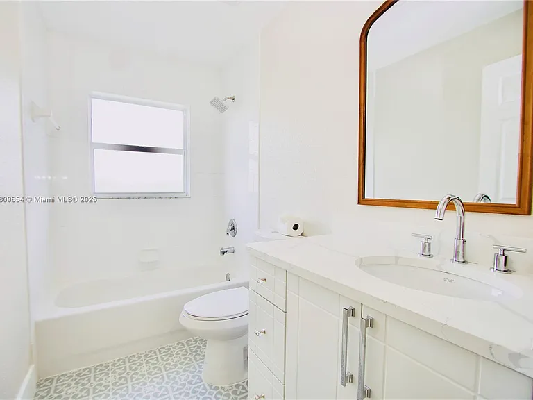 244 NW 6th Ave — Photo 28