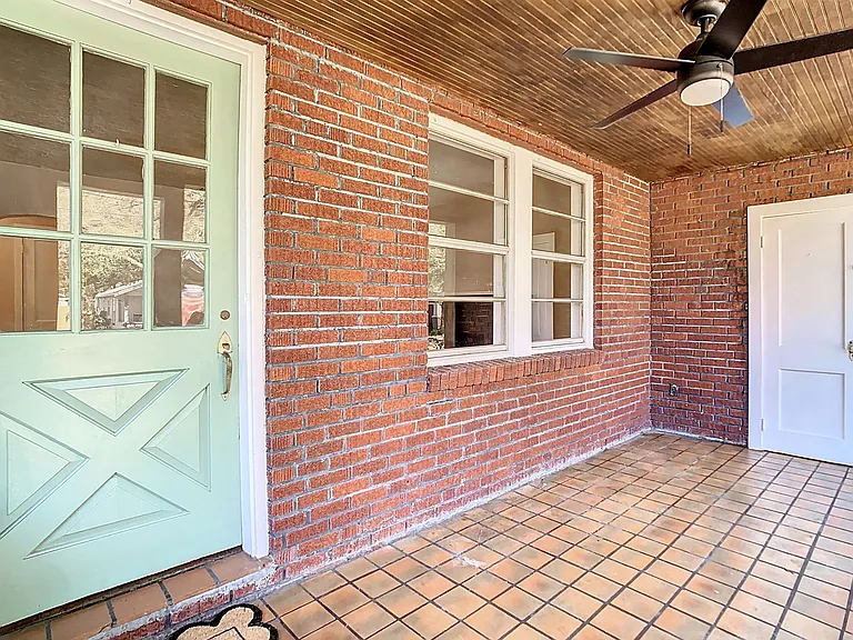 401 E Lambright St — Photo 3