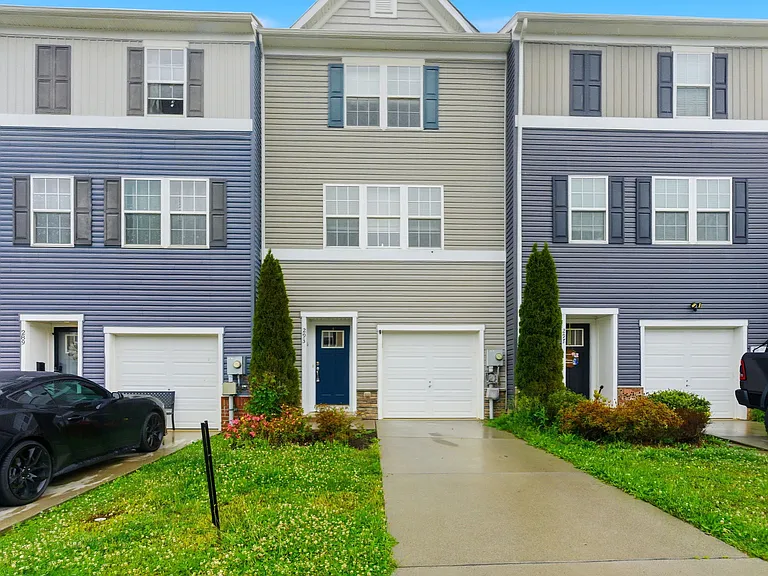 293 Magellan Dr — Photo 2