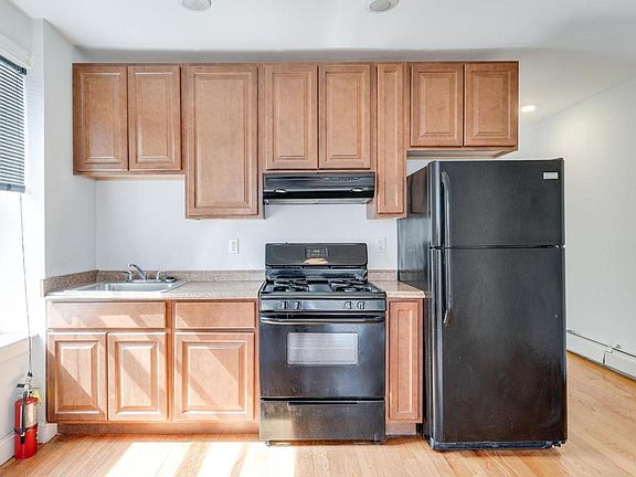 2nd image of 524 E Johnson St #1