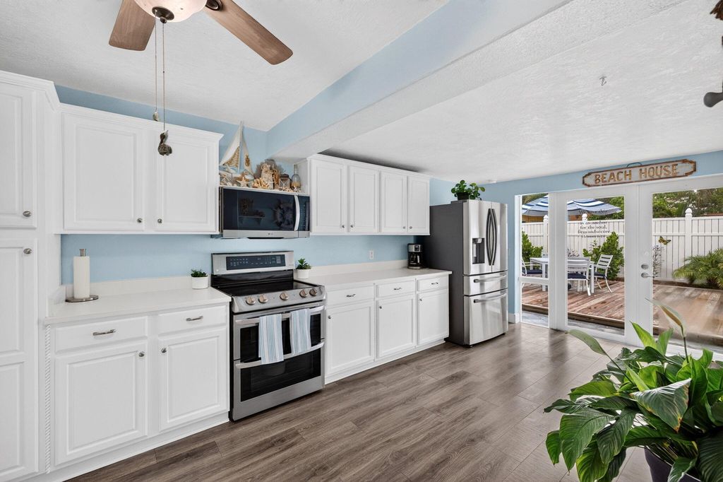 1131 NE 3rd Street, photo 2