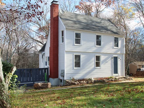 20 Carriage Dr Extension, Clinton, CT 06413