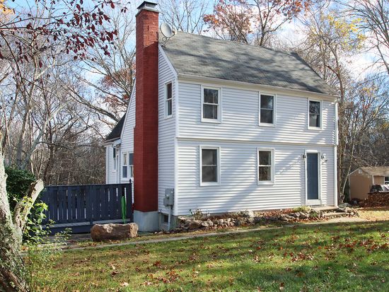 20 Carriage Dr Extension, Clinton, CT 06413