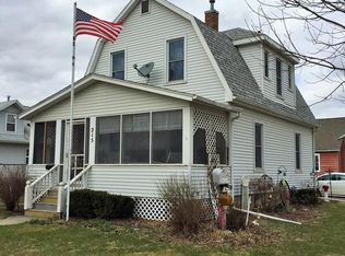 215 E 8th St, Vinton, IA 52349