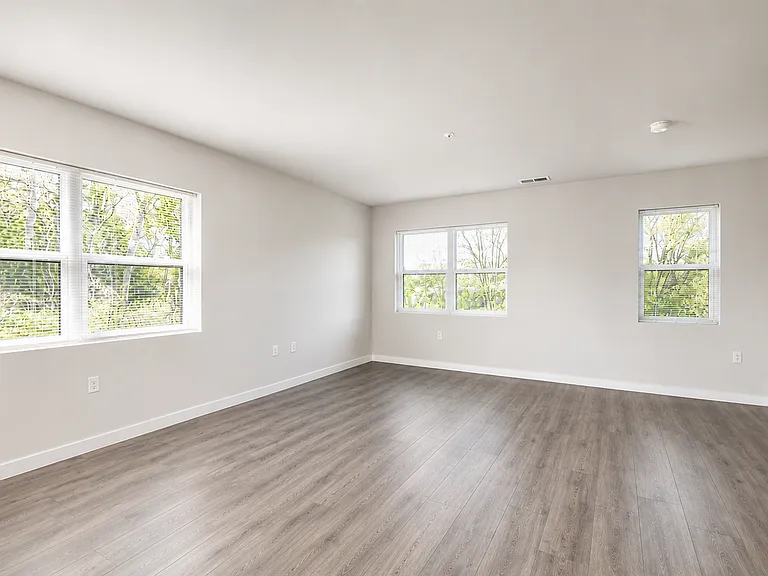 899 Chapel Dr — Photo 29