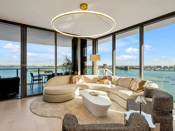 700 NE 24th St, Miami, FL