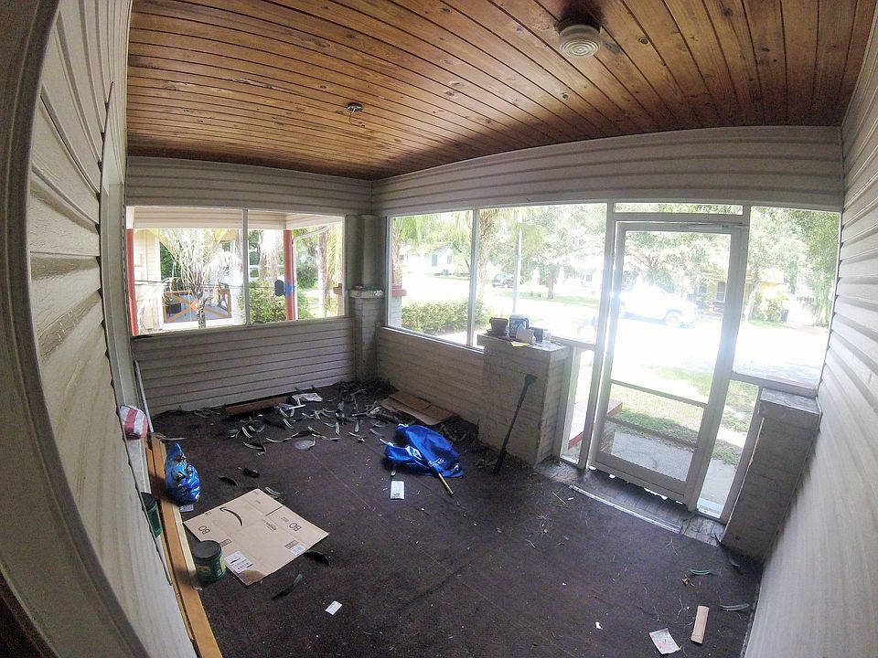 2/1 unit front porch