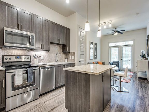 Inwood Stations offers chef-caliber kitchens with elegant cabinetry and tile backsplash. This color scheme is Smoky with a grey tile backsplash.
