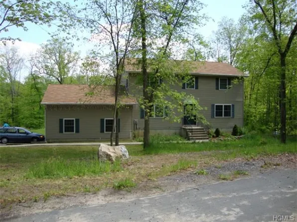 15 Calabrese Dr, Shawangunk, NY 12566
