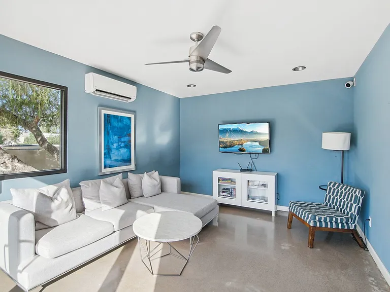 The Viridian Apartments — Photo 14