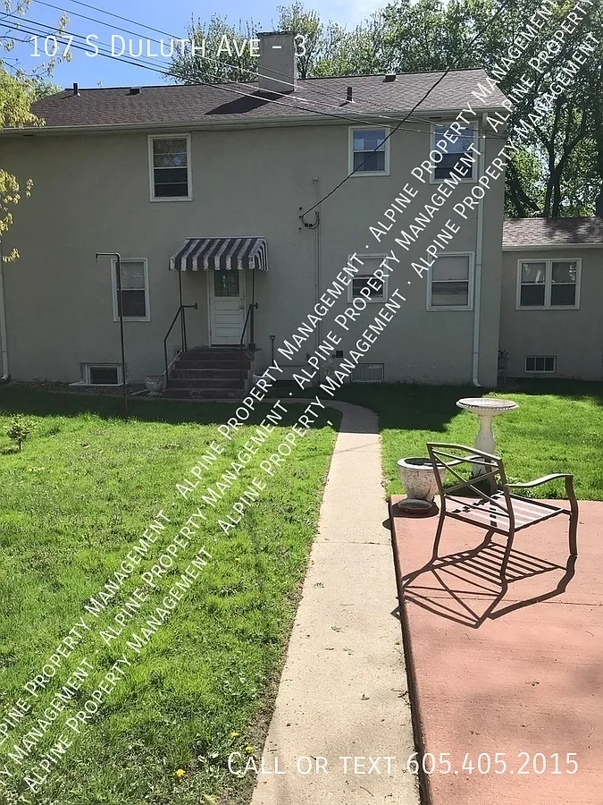 Spacious 1 Bedroom Apartment Near Downtown Sioux Falls!! — Photo 3