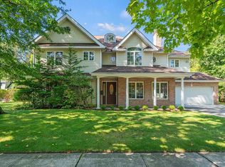 60 Plymouth Rd, Great Neck, NY 11023