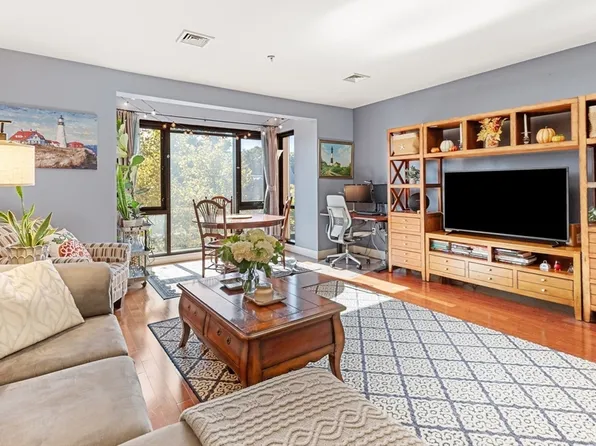 533 Cambridge St Unit 308, Allston, MA 02134