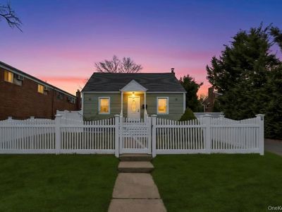 847 N Clinton Avenue, Lindenhurst, NY, 11757