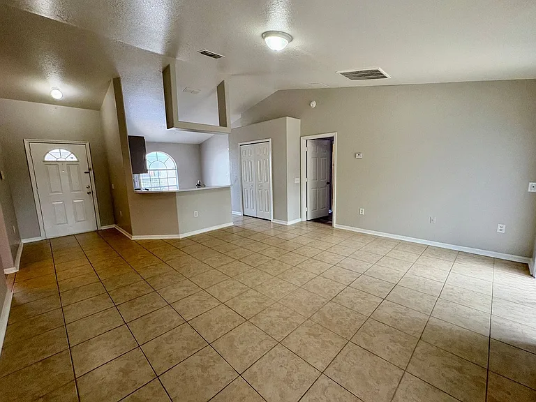 609 Tamarin Ln — Photo 10