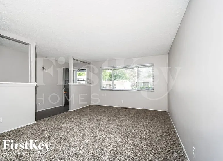 1335 Pepperhill Dr — Photo 3