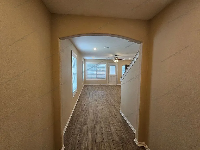 6615 Leightyn Ln — Photo 2