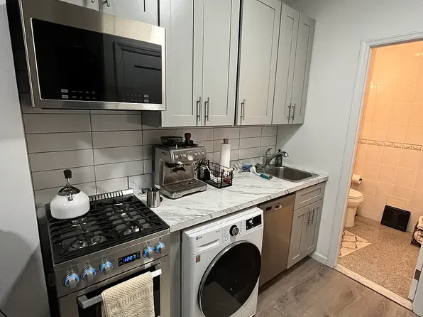 486 E 74th St APT 3A, New York, NY 10021