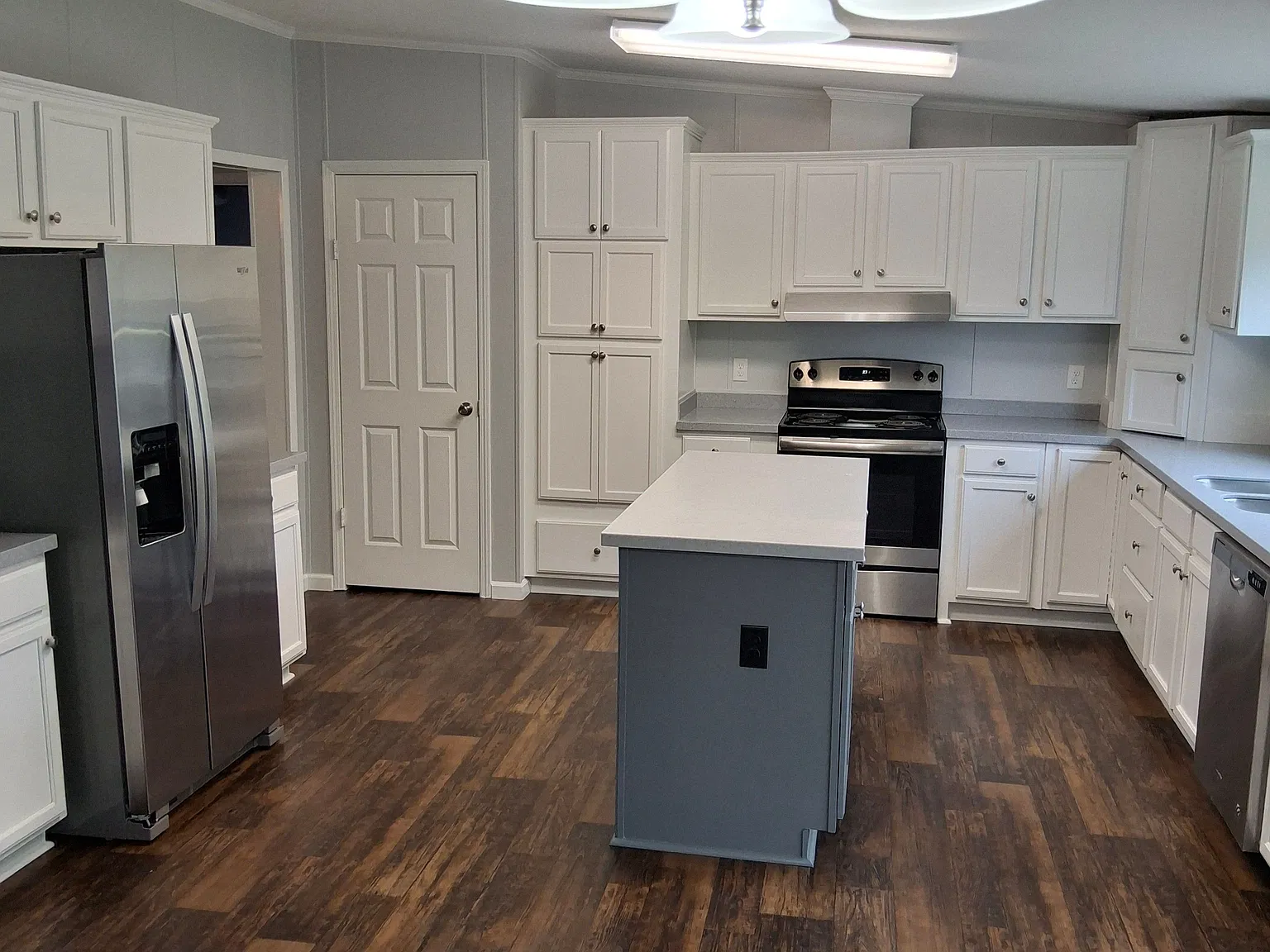 3 bed, 2.0 bath, 2100 sqft, $2,000 — Photo 3