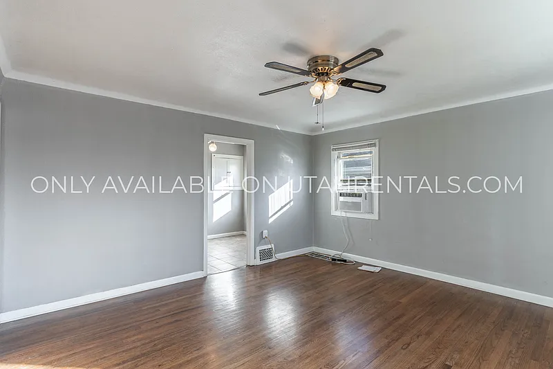 2 bed, 1.0 bath, 1372 sqft, $1,750 — Photo 3