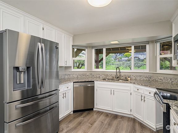 4th image of 9314 Woodland Avenue E