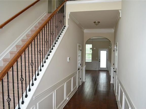 4th image of 140 Davenport Pl