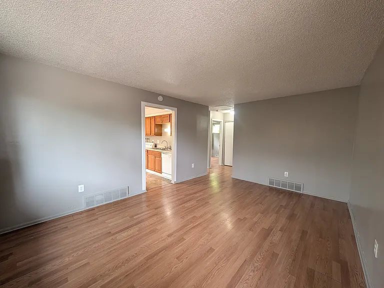 970 Newton St #B — Photo 3