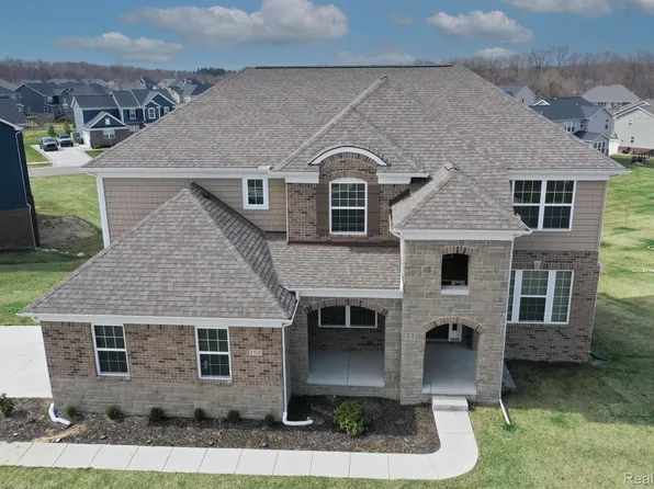 4128 Newgard Dr, Lake Orion, MI 48359