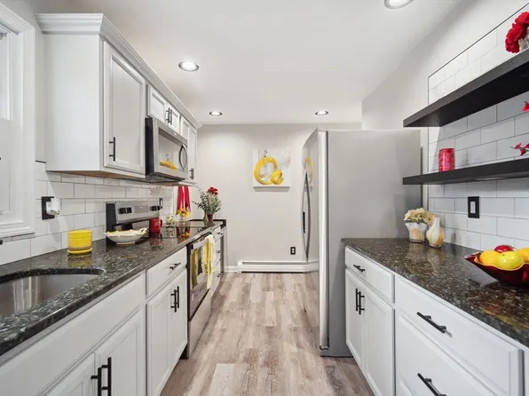 178 Flint St, Springfield, MA 01129