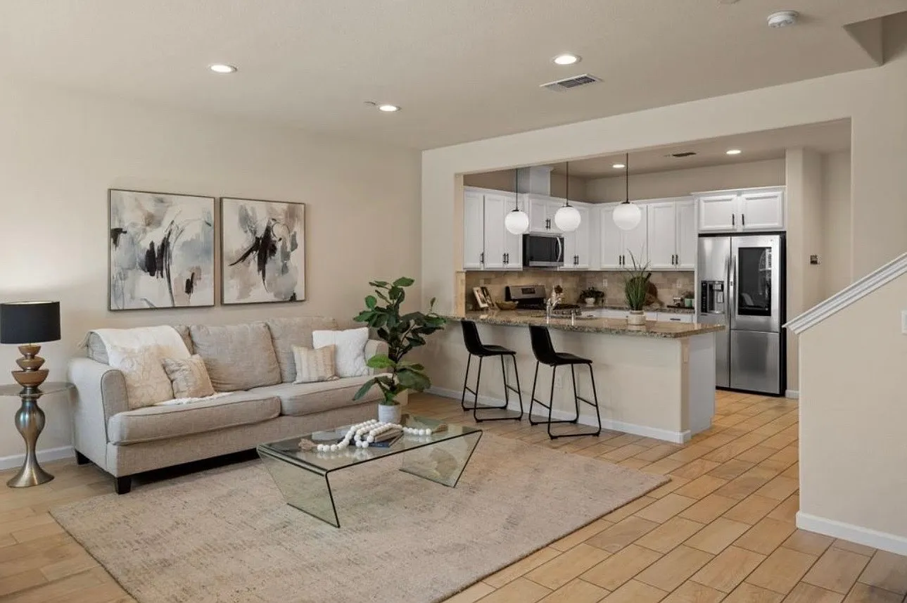 3 bed, 1847 sqft, $4,199 — Photo 2