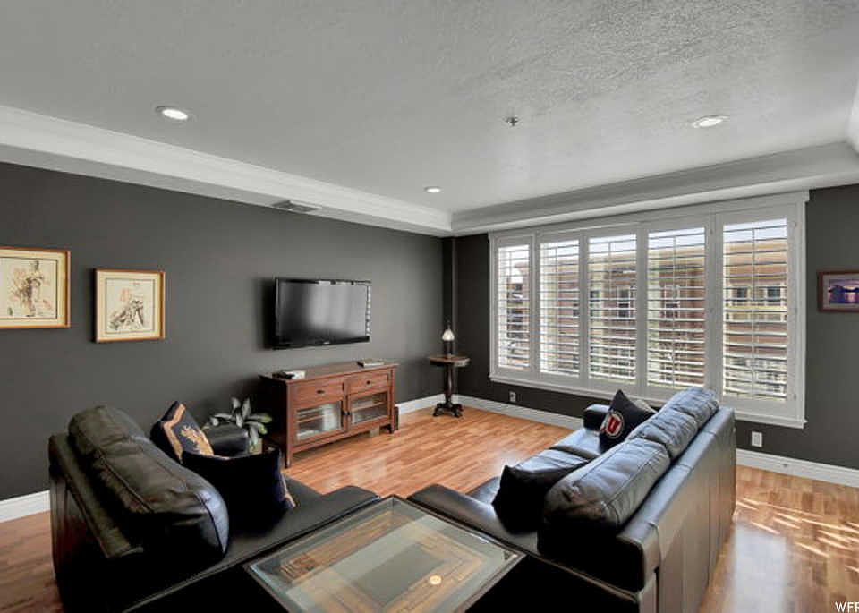 1st image of 3075 E Kennedy Dr APT 212
