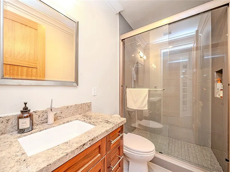 1217 Olive La Canada — Photo 18