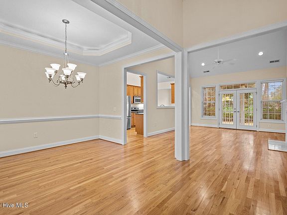 5th image of 632 Spencer Court