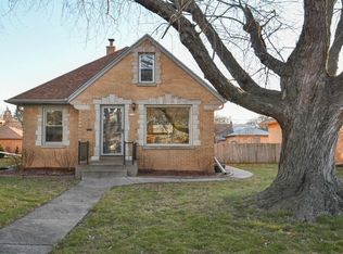 3720 N 101st St, Wauwatosa, WI 53222
