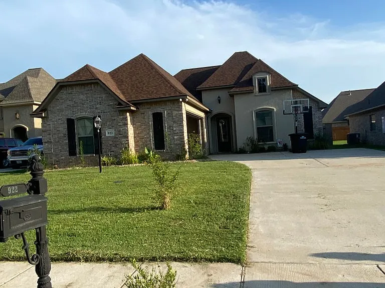 922 Antler Dr — Photo 1