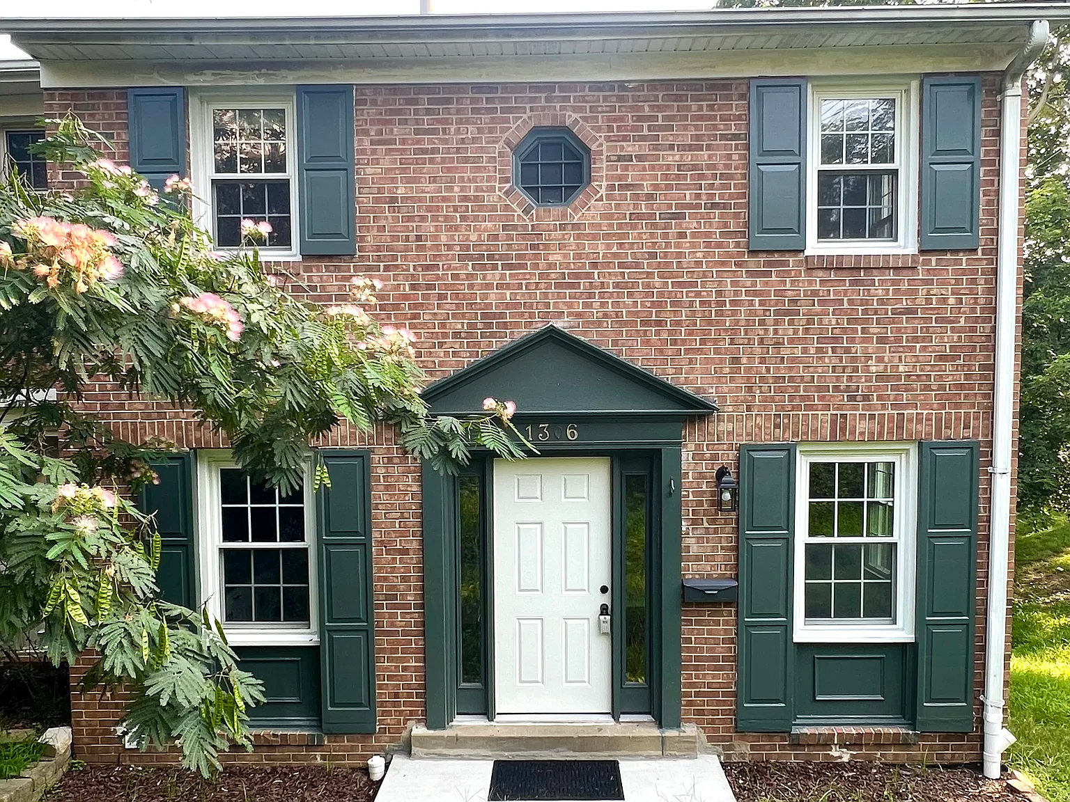 4 bed, 2076 sqft, $2,600 — Photo 2