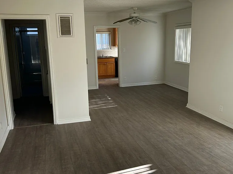 1023 Ocean Park Blvd #5 — Photo 11