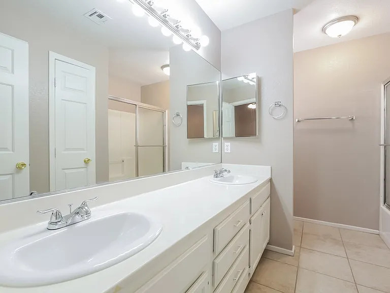 8021 Mount Royal Ct — Photo 10