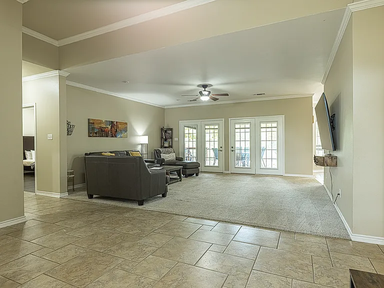 1606 S Hyde Park Ave — Photo 19