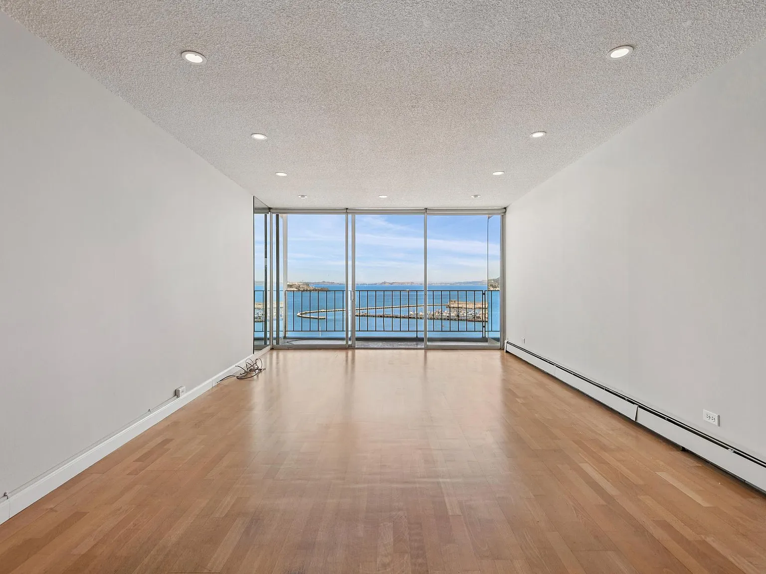 2 bed, 1000 sqft, $8,690 — Photo 2