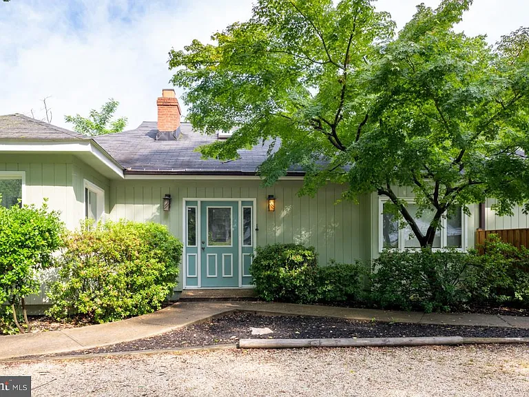 2031 Hillside Dr — Photo 1