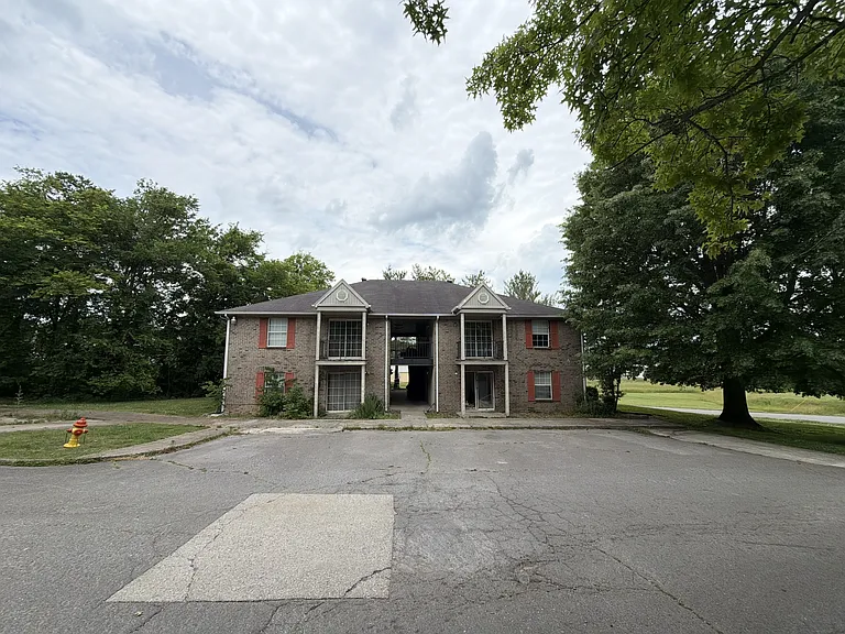 351 Bryant Ln — Photo 1