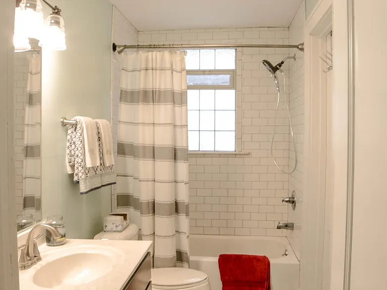 707 Fountain St NE — Photo 10