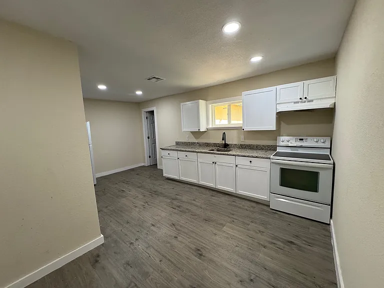202 W Highland St #1 — Photo 3