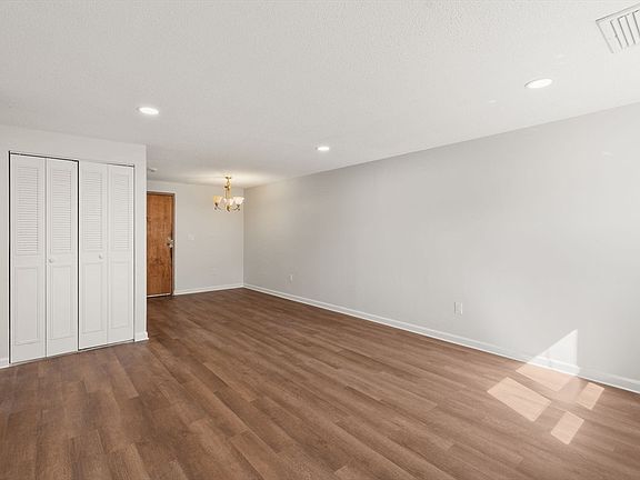 5th image of 25 Longworth Ave Unit 4