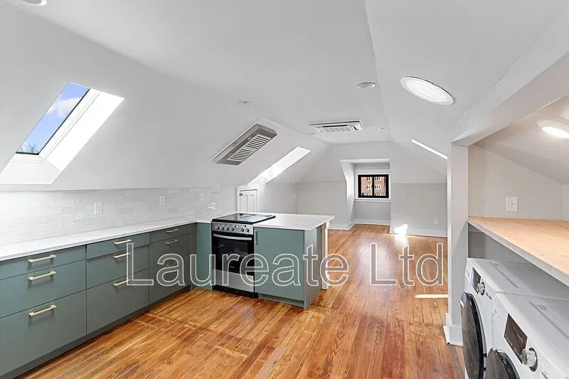 1 bed, 1.0 bath, 950 sqft, $1,685 — Photo 2